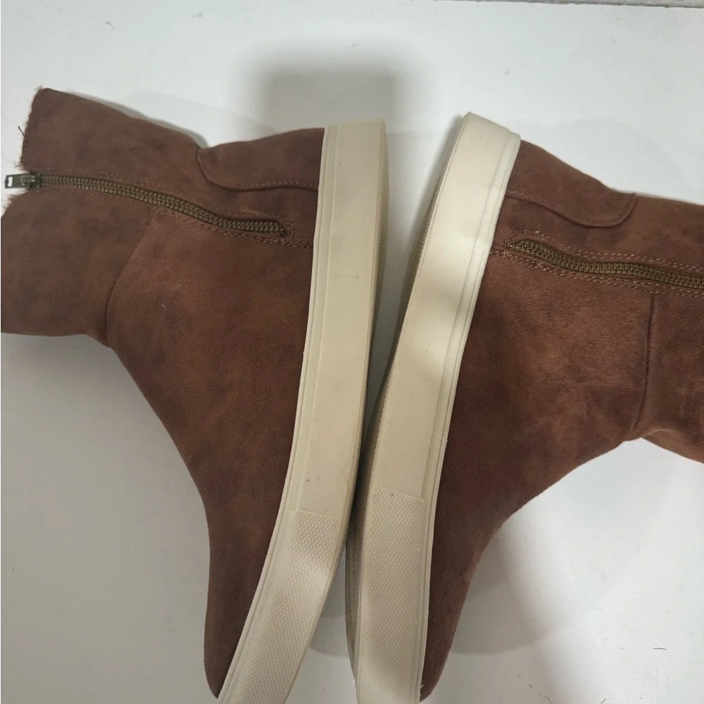 VERY G woman's tan plusher boots size 9.5